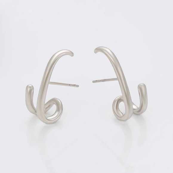 Claw Stud Earrings | Platinum Plated | Luxury Jewelry - Picture 6 of 13